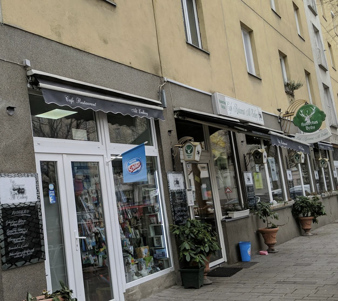 Eingang des Café Restaurant Alt Erdberg am Fiakerplatz in 1030 Wien